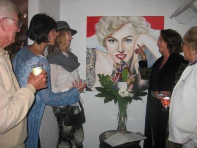 Alexi Allens discusses her Marilyn Monroe oil painting (photo courtesy of Pamela Mesaros/OC Register)